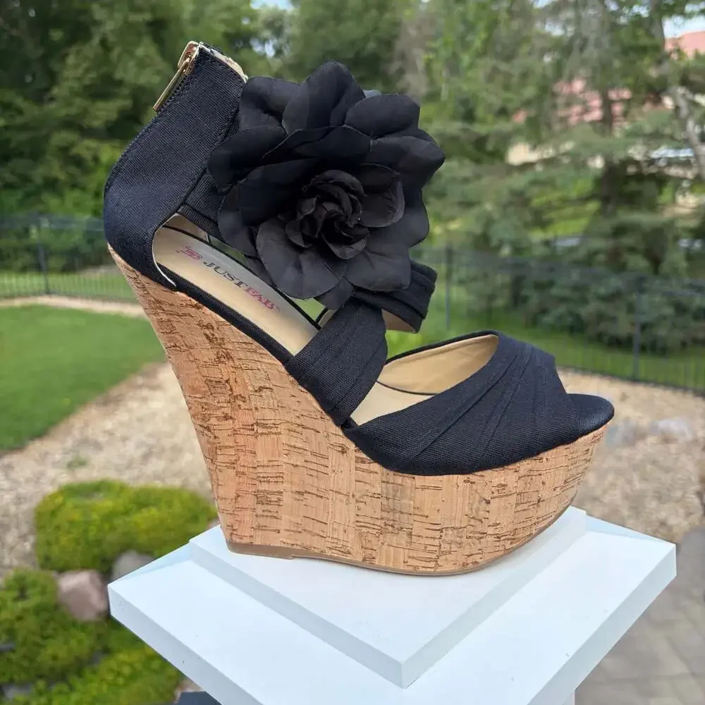 New JustFab Agnese Black Fabric Platform Wedge Sandals - Floral Accents Size 8.5